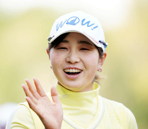 1番、笑顔を見せる蛭田みな美（撮影・江口和貴）