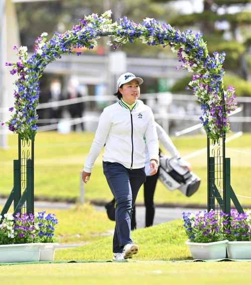 1番ティーグラウンドへ入る竹田（撮影・岩下翔太）