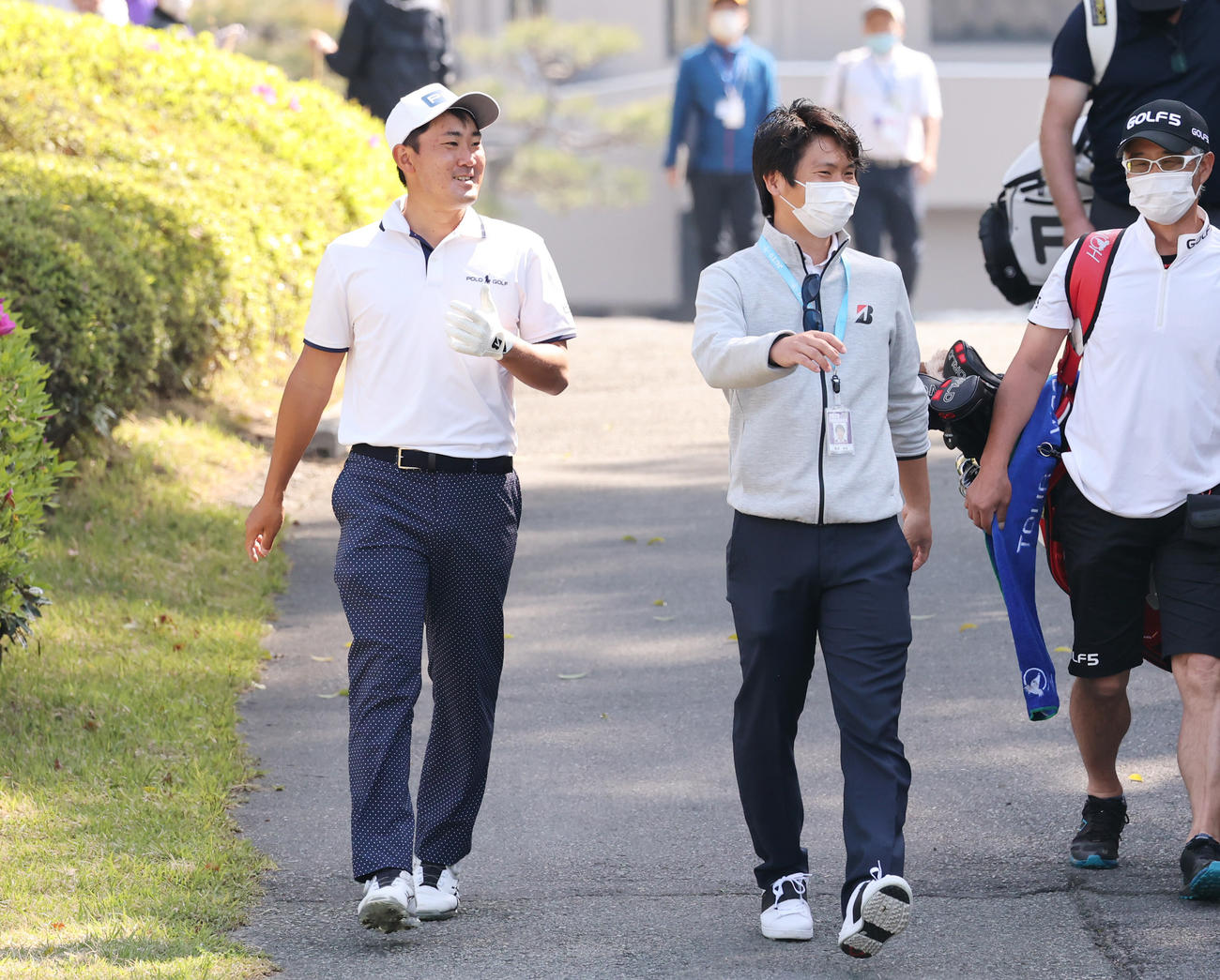 関西オープンゴルフ選手権　練習ラウンドのスタートホールに向かう金谷（撮影・清水貴仁）