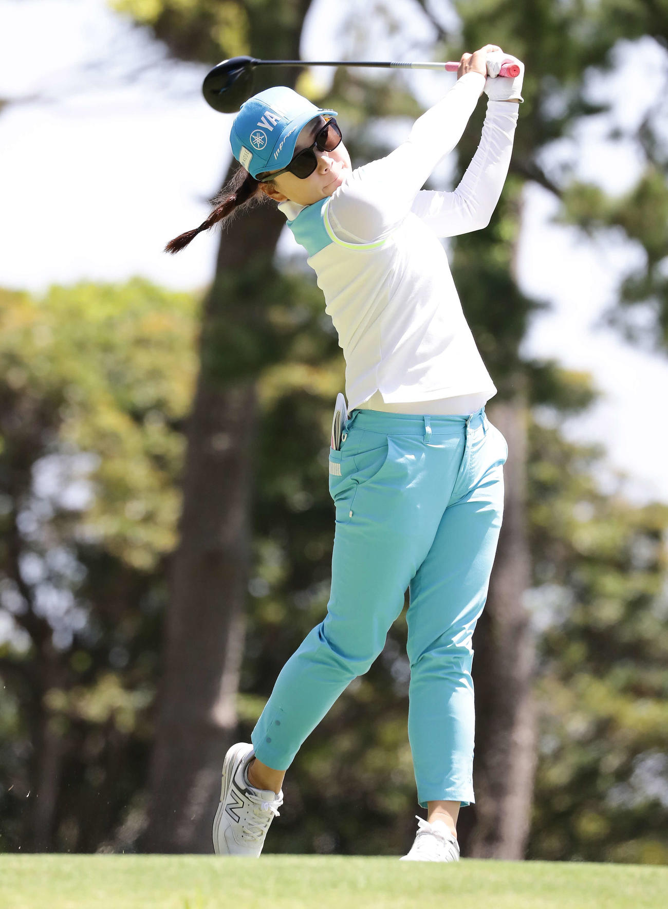 4番、ティーショットを放つ有村智恵（撮影・丹羽敏通）