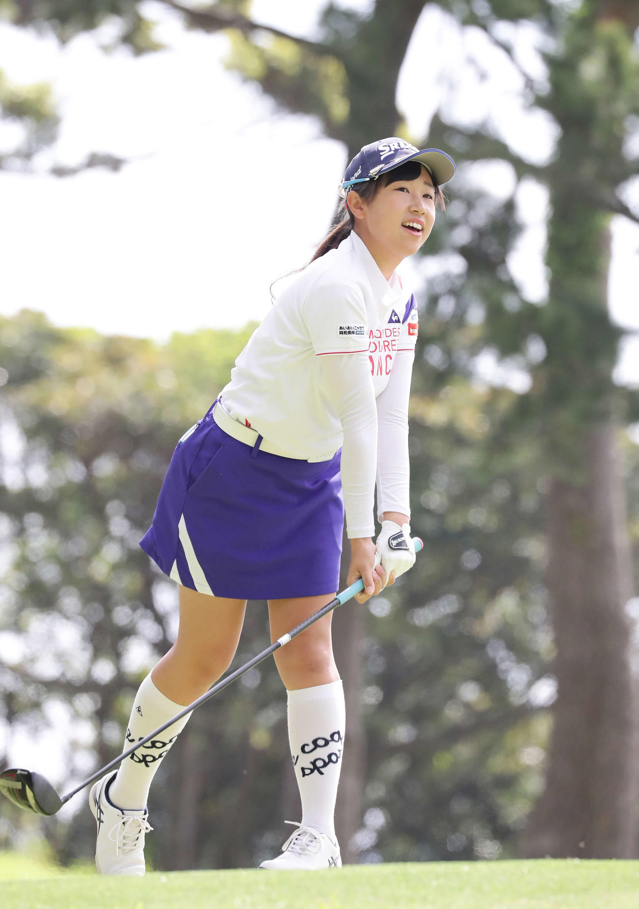 4番、ティーショットを放つ菅沼菜々（撮影・丹羽敏通）