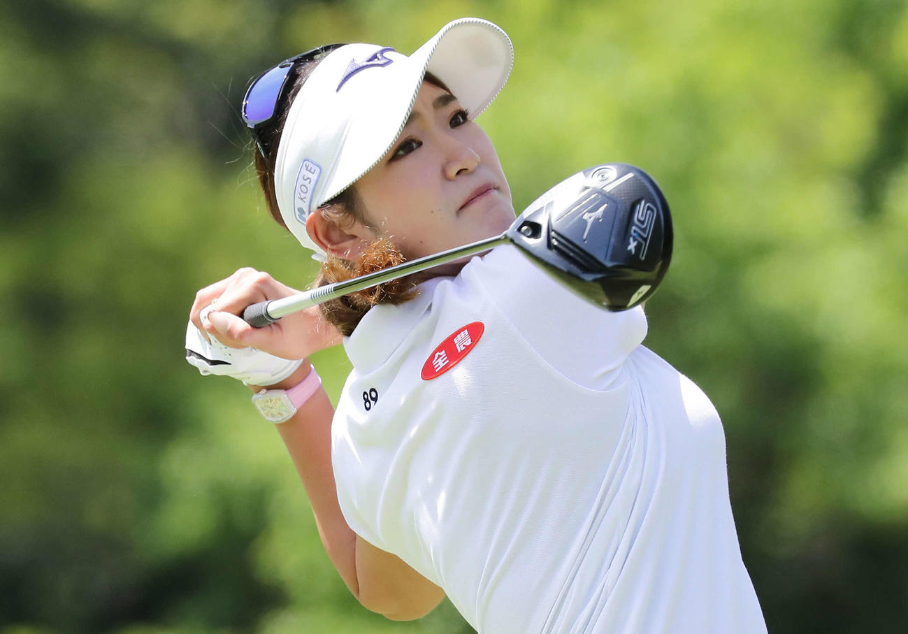 5番、ティーショットを放つ原英莉花（撮影・丹羽敏通）