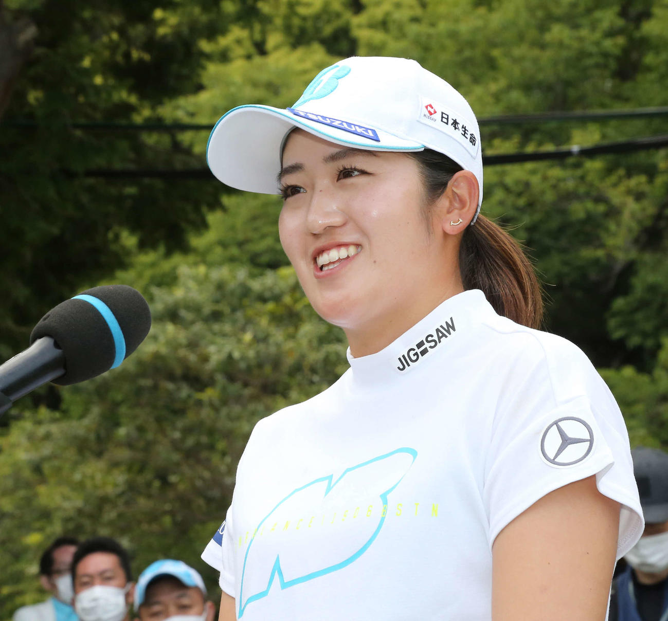 優勝インタビューに答える稲見萌寧（撮影・丹羽敏通）