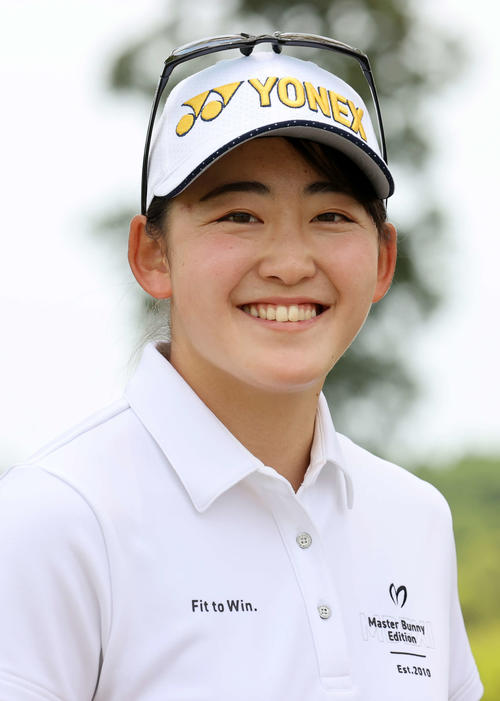 3番、笑顔を見せる岩井千（撮影・鈴木正人）