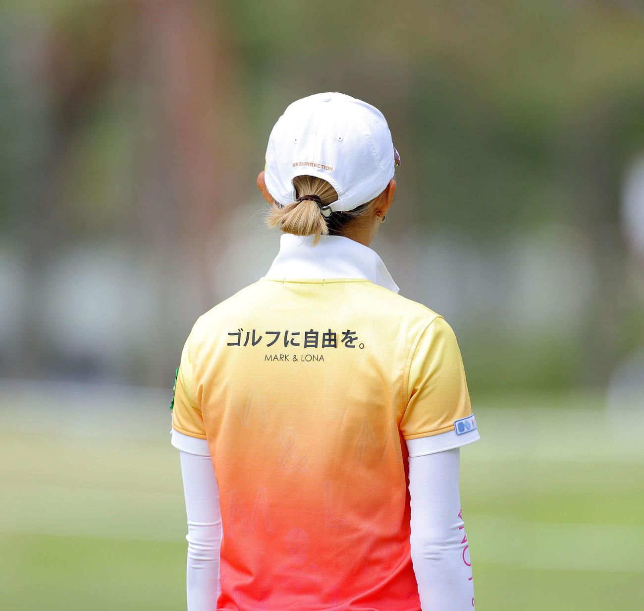 「ゴルフに自由を。」とプリントされたウェアを着て臨む金田（撮影・河田真司）