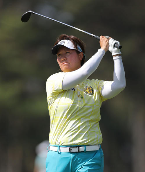 2番、ティーショットを放つ福田侑子（撮影・河田真司）