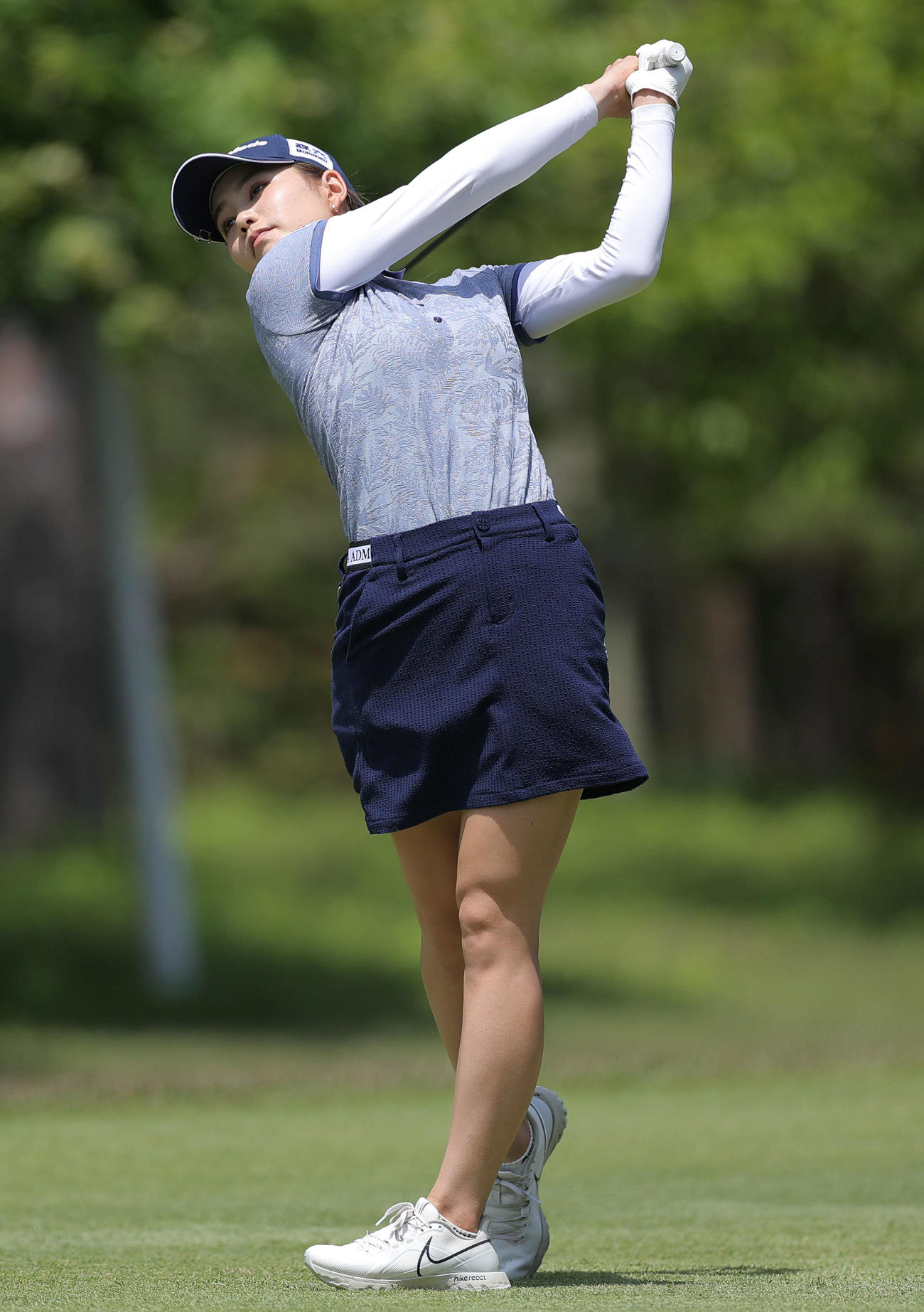 4番、ティーショットを放つ山路（撮影・河田真司）