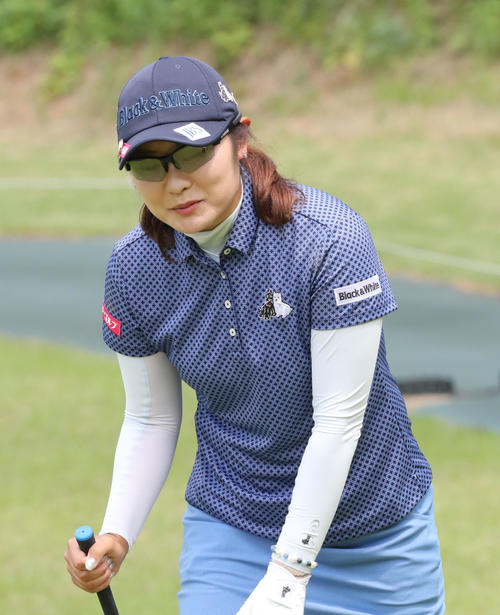 9番、急な上り坂を上がる藤田（撮影・屋方直哉）