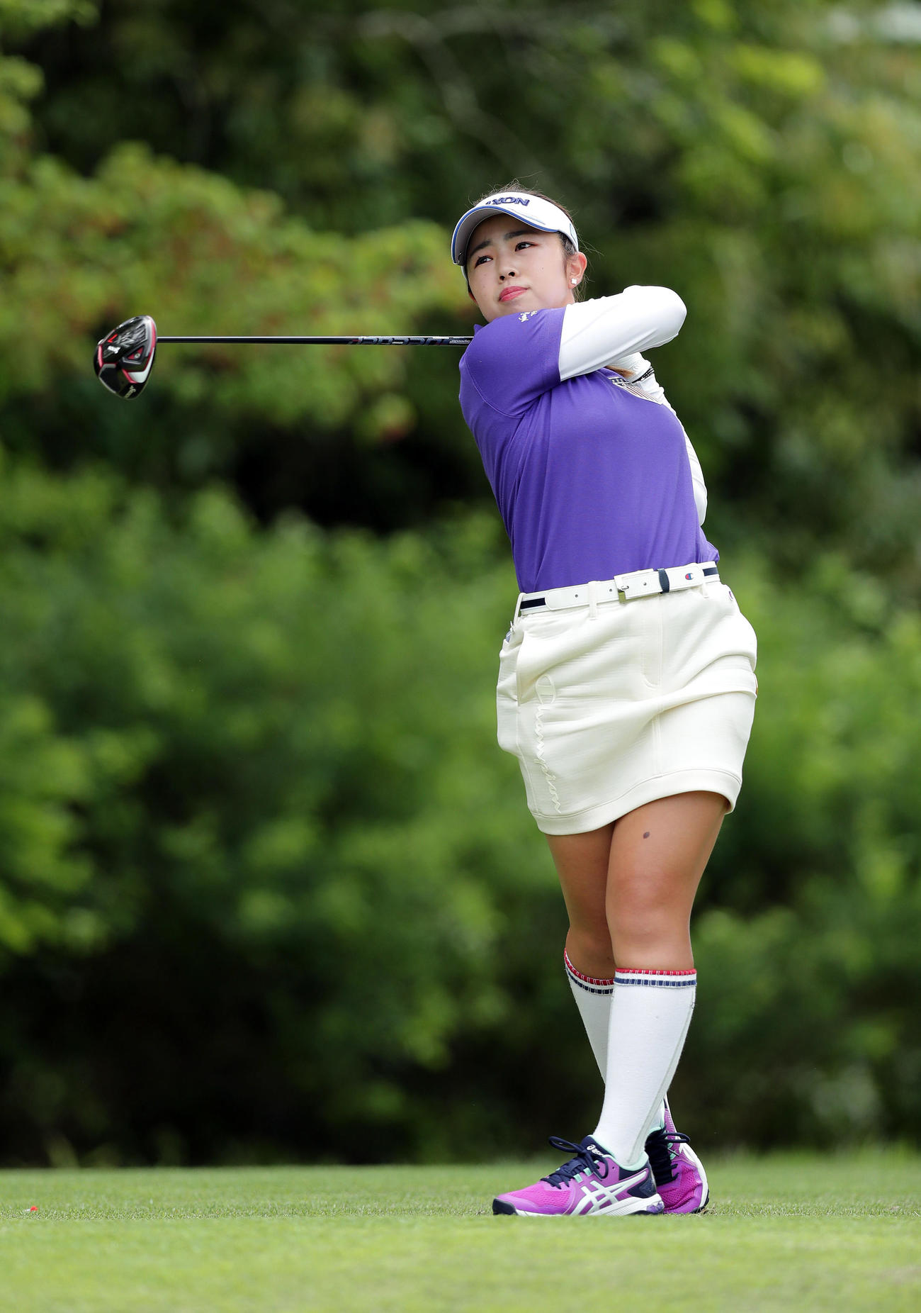 11番、ティーショットを放つ山下美夢有（撮影・前田充）
