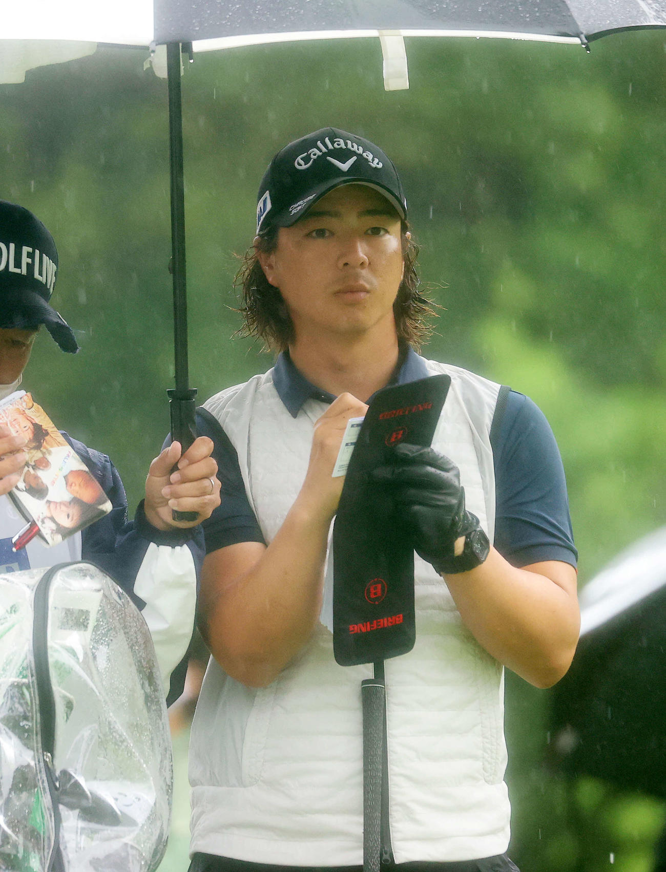 2番、コースを見る石川（撮影・鈴木正人）