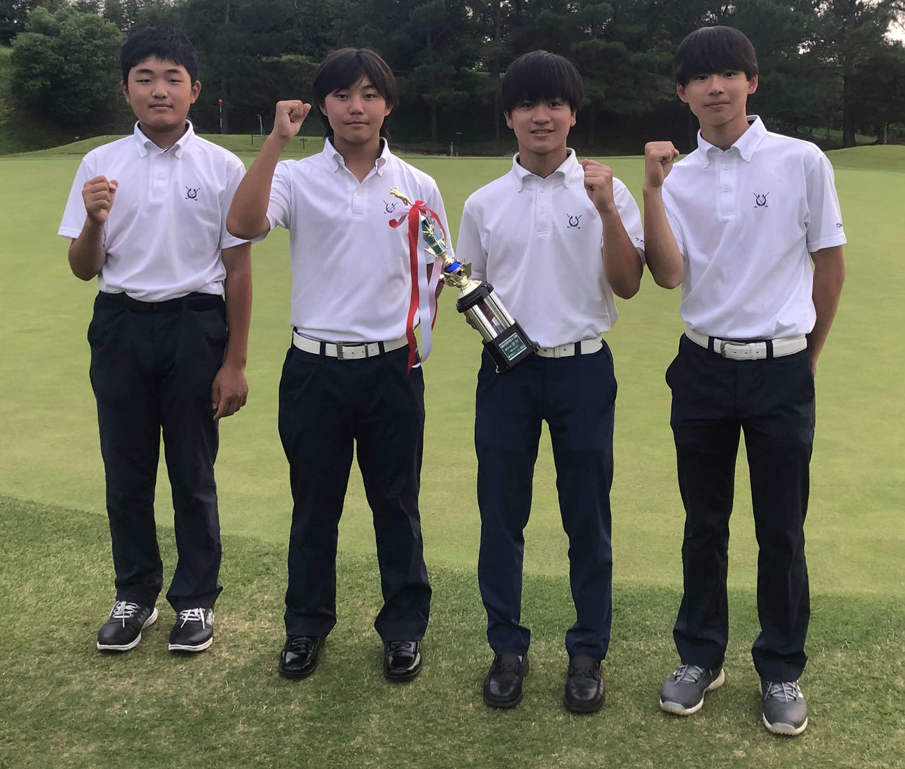 関西中学団体男子の部で優勝した甲南