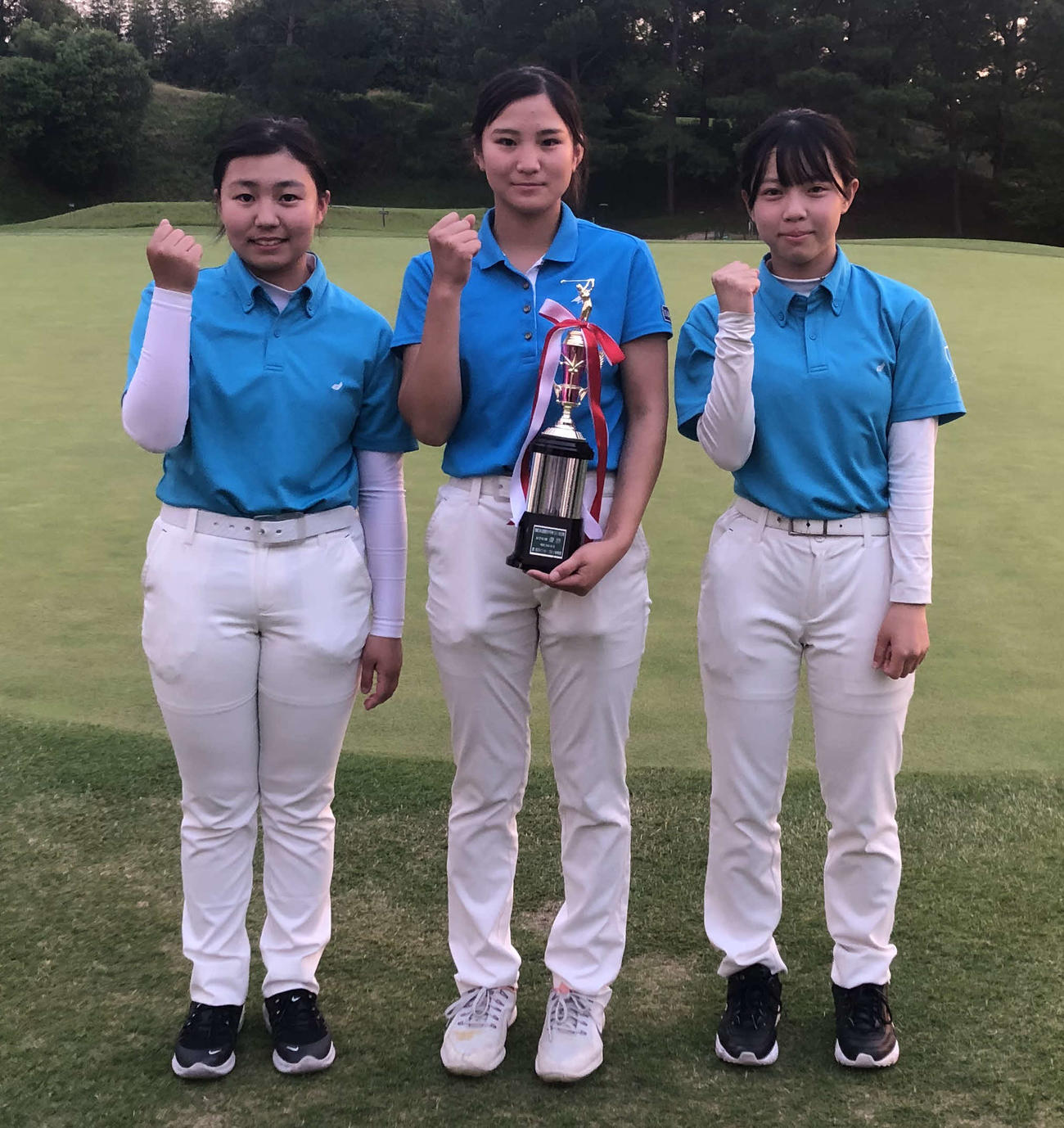 関西中学団体女子の部で優勝した奈良育英