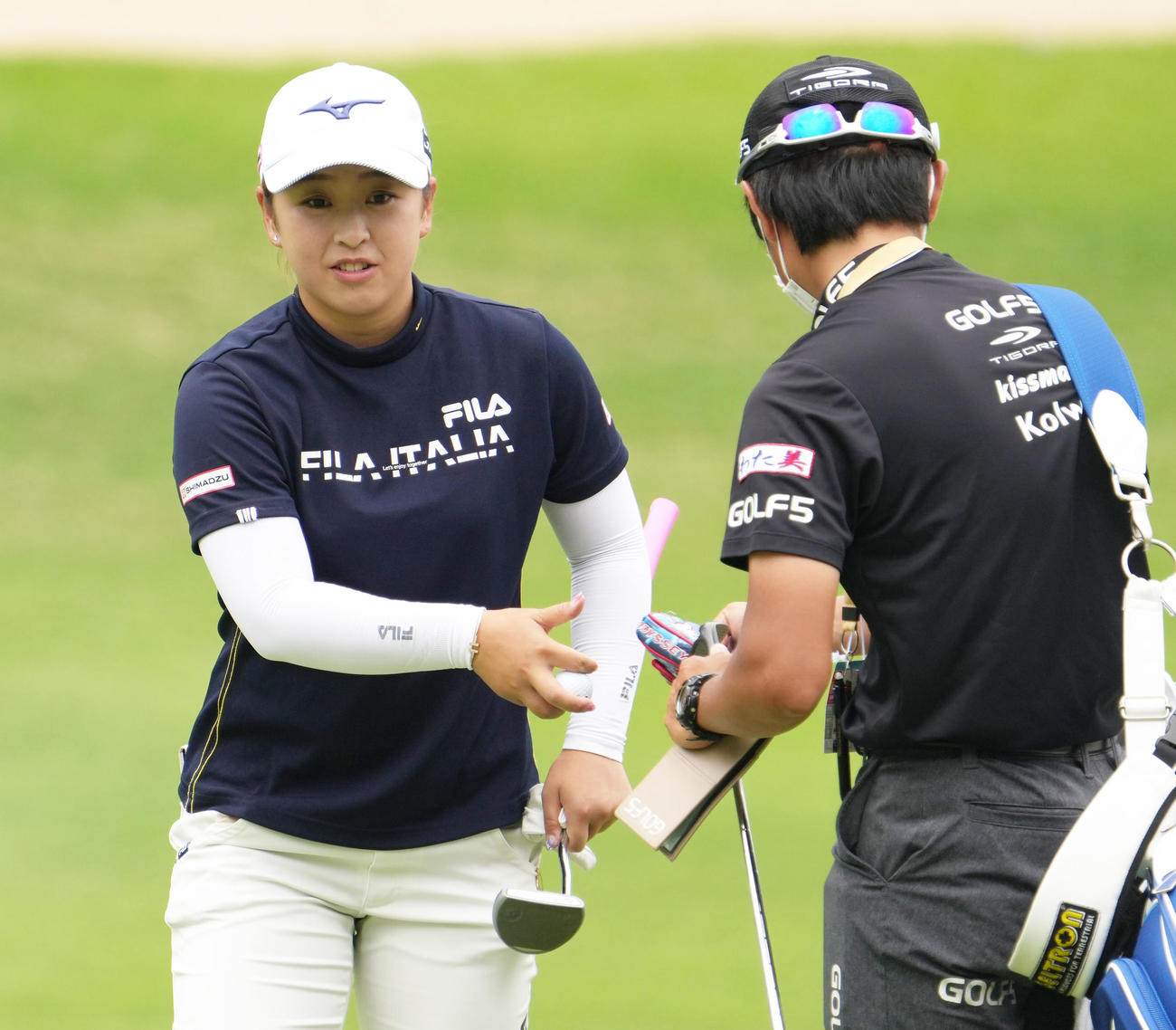 宮里藍サントリーレディスオープン練習日　練習ラウンドを行う西郷真央（撮影・清水貴仁）