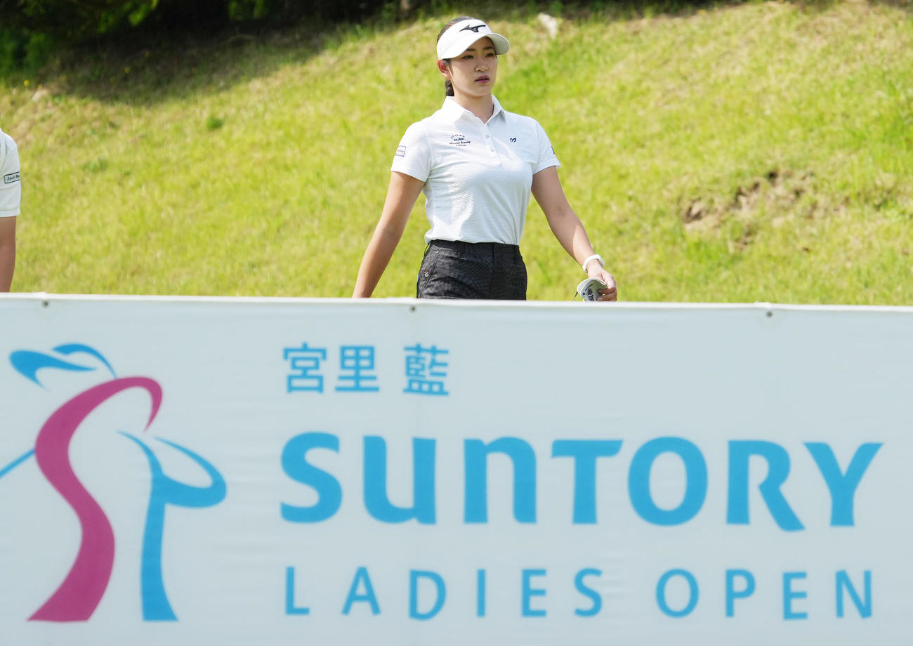 宮里藍サントリーレディスオープン練習日　練習ラウンドを行う原英莉花（撮影・清水貴仁）