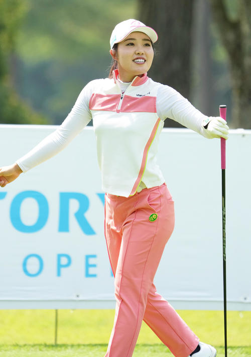 宮里藍サントリーレディスオープン練習日　練習ラウンドを行う古江彩佳（撮影・清水貴仁）