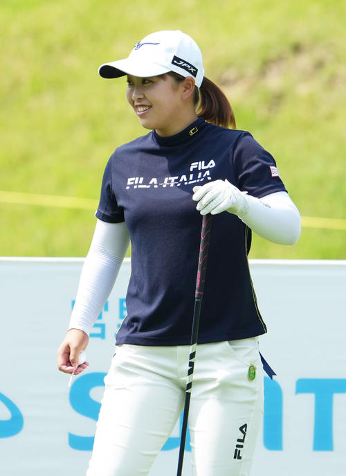 宮里藍サントリーレディスオープン練習日　練習ラウンドを行う西郷真央（撮影・清水貴仁）
