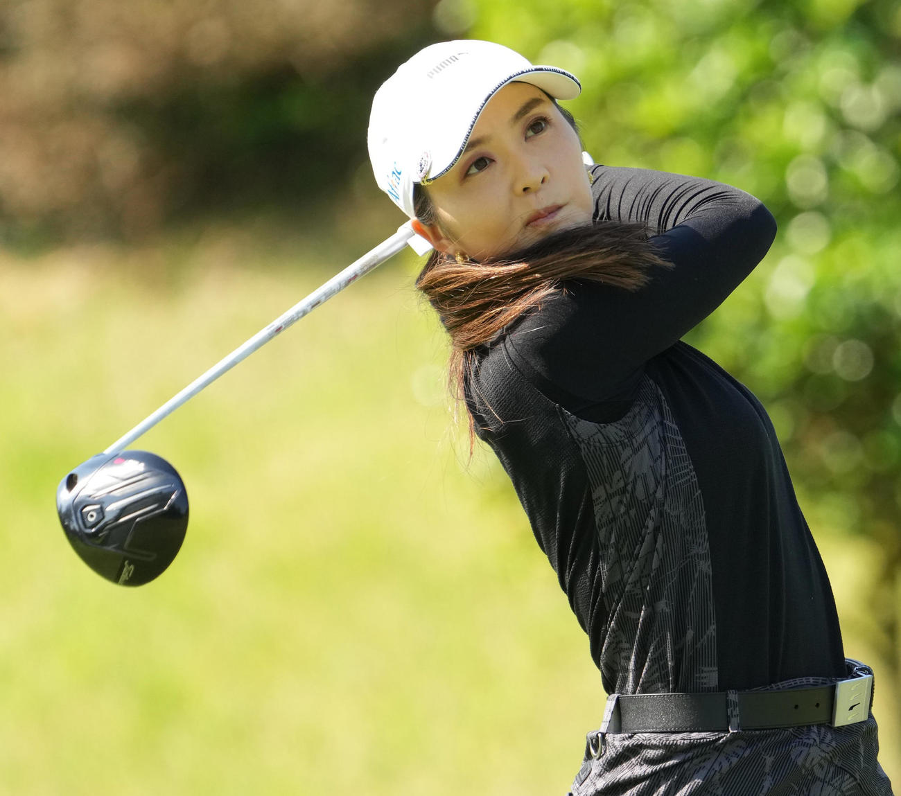 宮里藍サントリーレディスオープン第1日　10番、ティーショットを放つ菊地絵理香（撮影・清水貴仁）