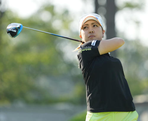 宮里藍サントリーレディスオープン第1日　10番、ティーショットを放つ宮里美香（撮影・清水貴仁）
