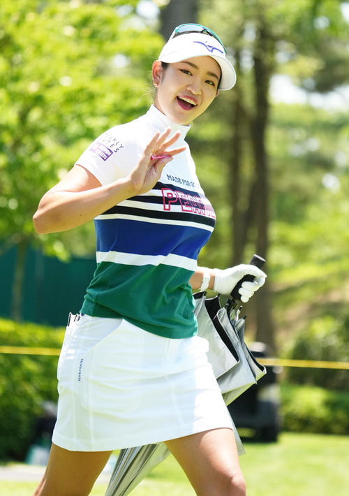 宮里藍サントリーレディスオープン第1日　1番、ティーショットを放つ原英莉花（撮影・清水貴仁）