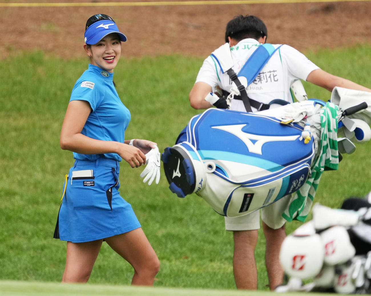 宮里藍サントリー・レディース第2日　18番を終え笑顔をみせる原英莉花（撮影・清水貴仁）