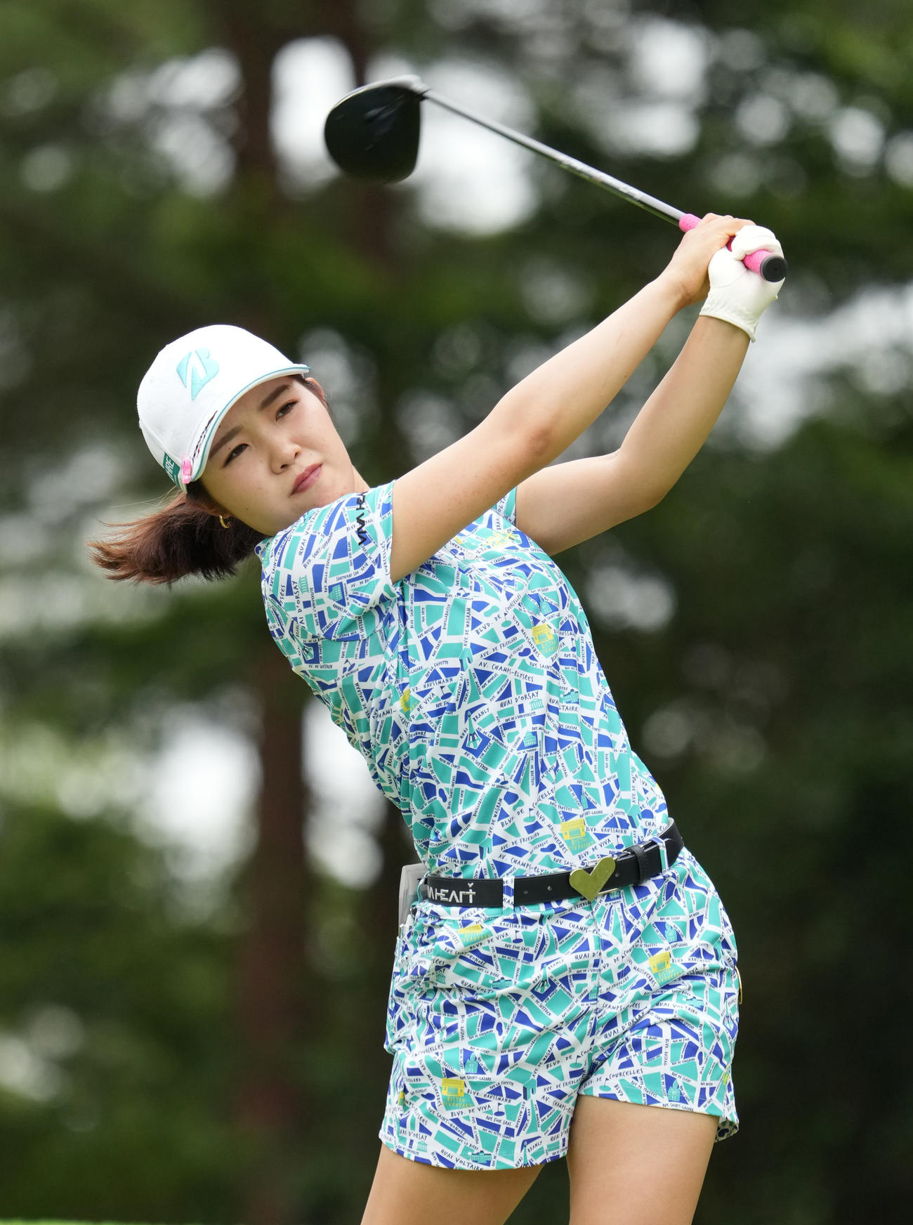 5番、ティーショットを放つ古江彩佳（撮影・清水貴仁）