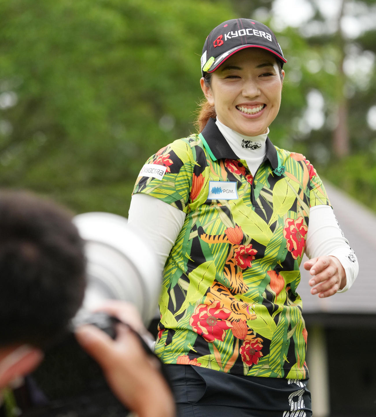 宮里藍サントリー・レディース第3日　5番、カメラマンのレンズををじっと見つめる笠りつ子（撮影・清水貴仁）