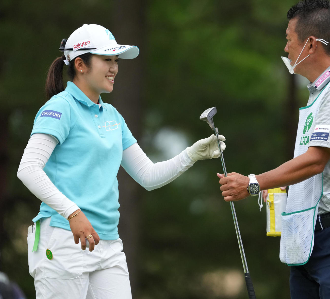 宮里藍サントリー・レディース最終日　4番、パーセーブする稲見萌寧（撮影・清水貴仁）