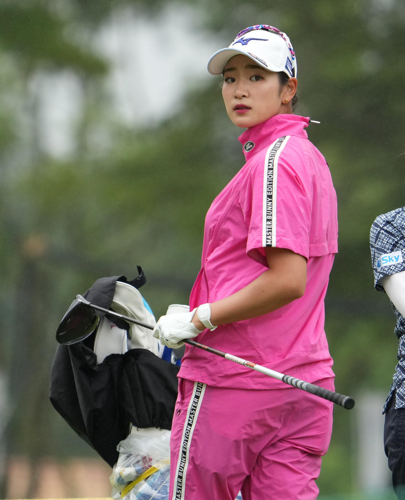 宮里藍サントリー・レディース最終日　10番、ティーショットを放つ原英莉花（撮影・清水貴仁）