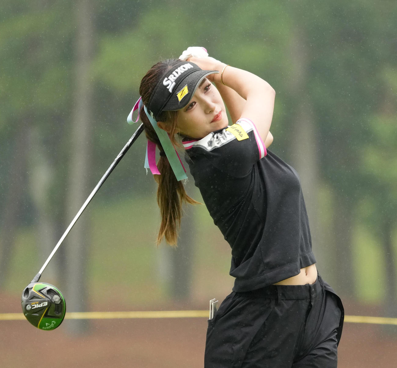 宮里藍サントリー・レディース最終日　1番、ティーショットを放つ臼井麗香（撮影・清水貴仁）