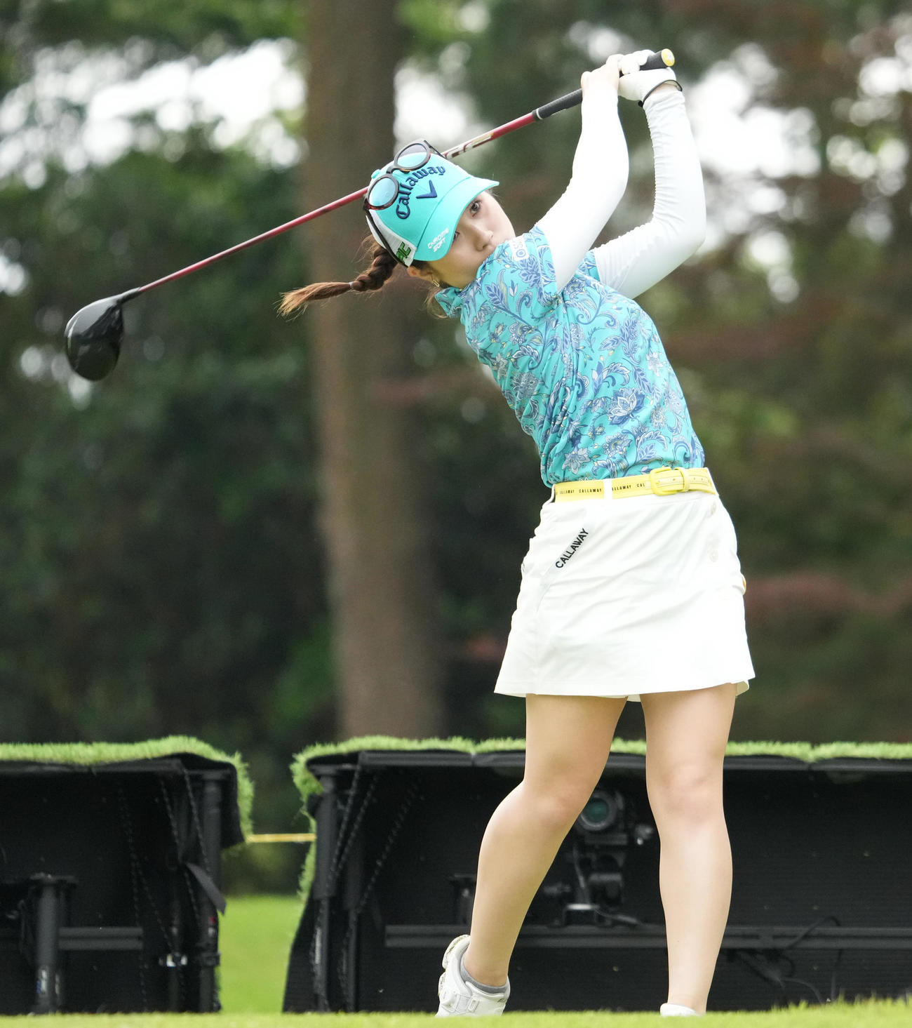 宮里藍サントリー・レディース最終日　5番、ティーショットを放つ西村優菜（撮影・清水貴仁）