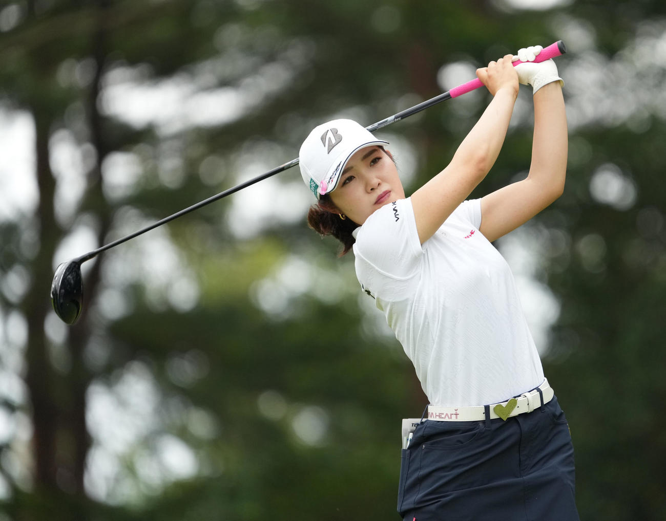 宮里藍サントリー・レディース最終日　5番、ティーショットを放つ古江彩佳（撮影・清水貴仁）