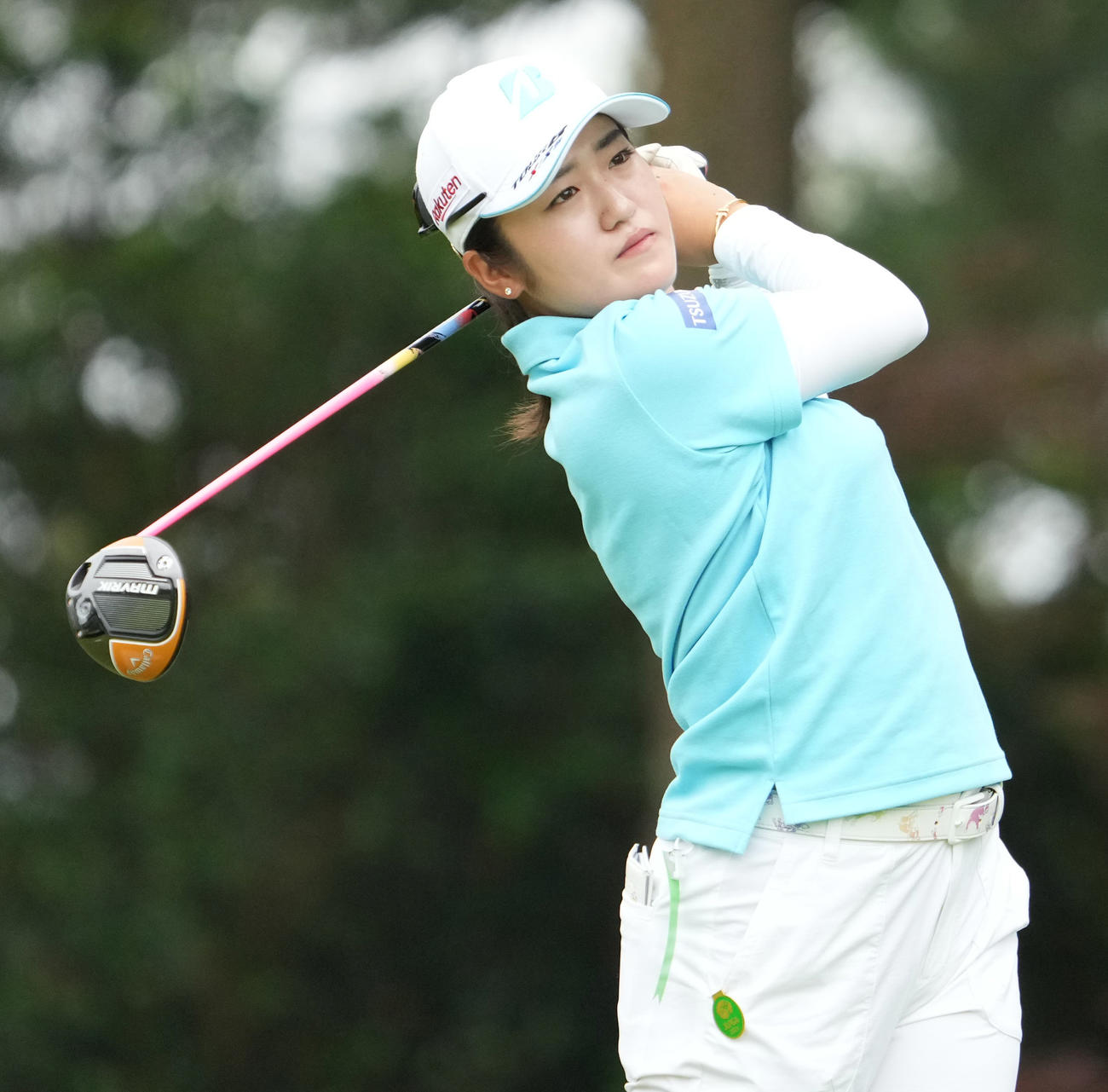 宮里藍サントリー・レディース最終日　5番、ティーショットを放つ稲見萌寧（撮影・清水貴仁）