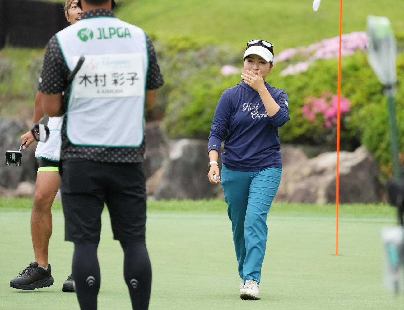 宮里藍サントリー・レディース最終日　18番、通算17アンダーで優勝し感極まる青木瀬令奈（撮影・清水貴仁）