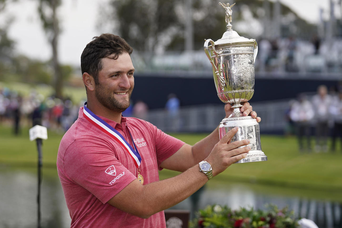 逆転で米ツアー6勝目となるメジャー初優勝を飾ったジョン・ラーム（AP）
