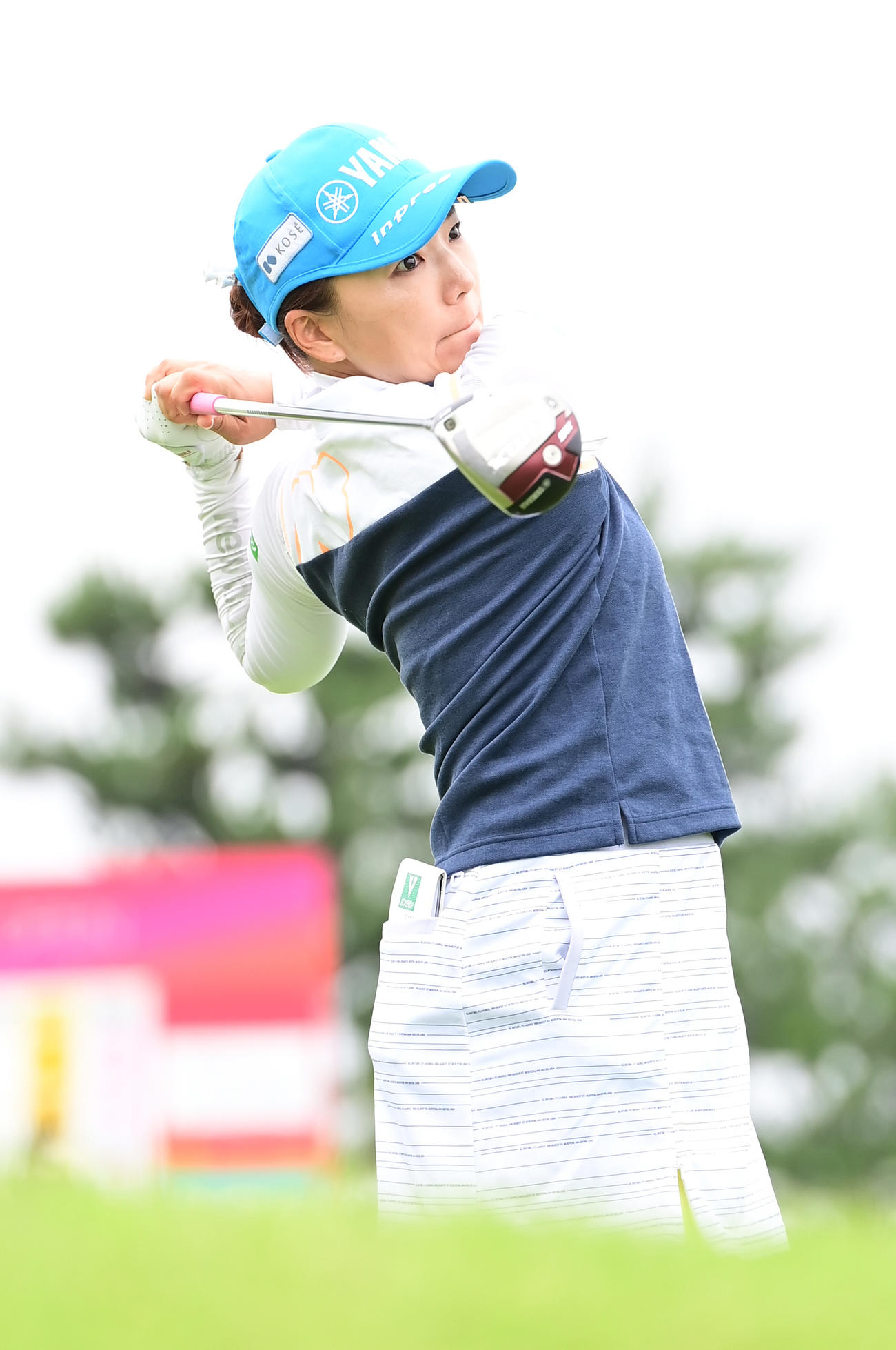 1番、ティーショットを放つ有村智恵（撮影・小沢裕）