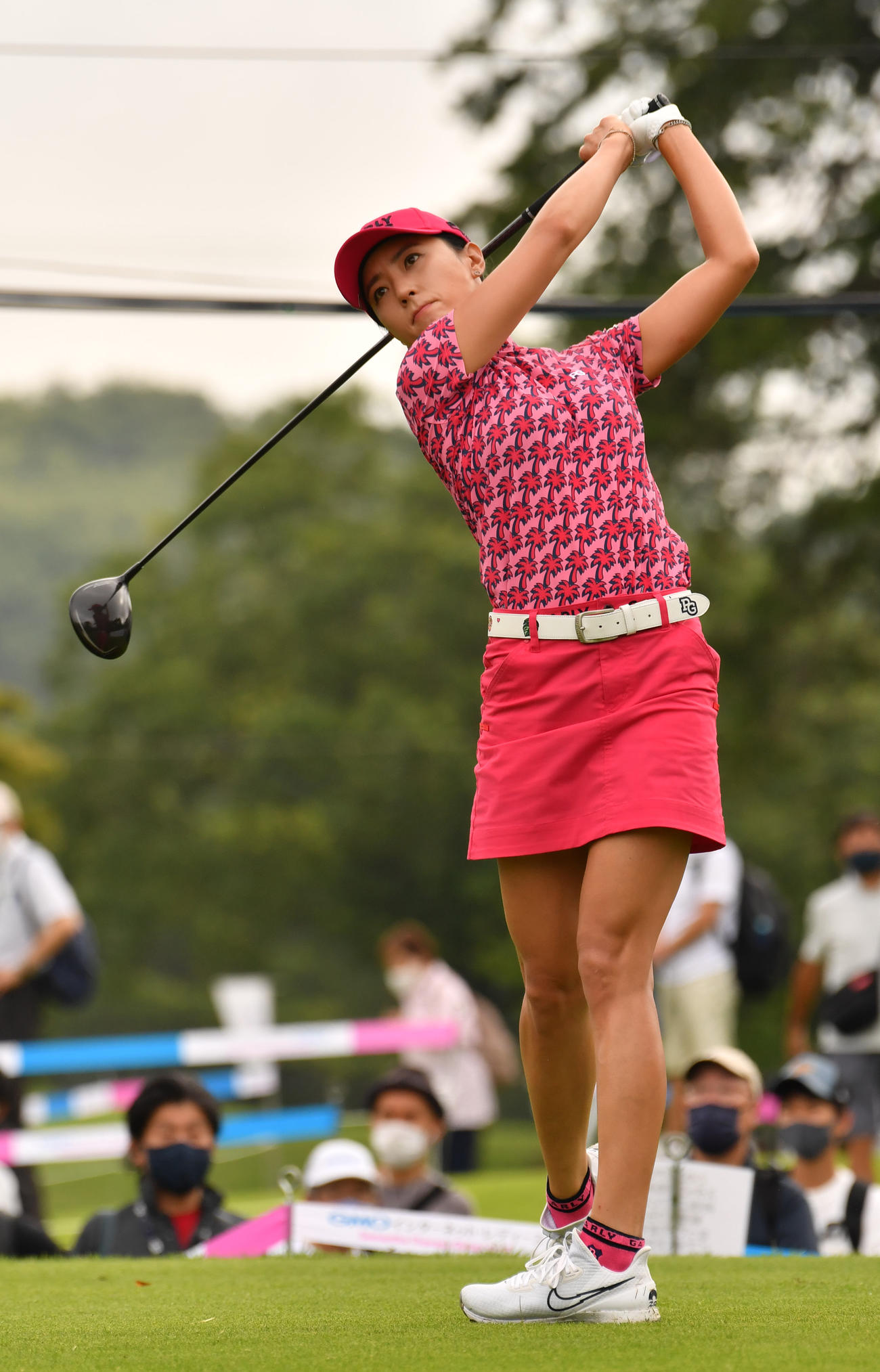 1番、ティーショットを放つユン・チェヨン（撮影・柴田隆二）