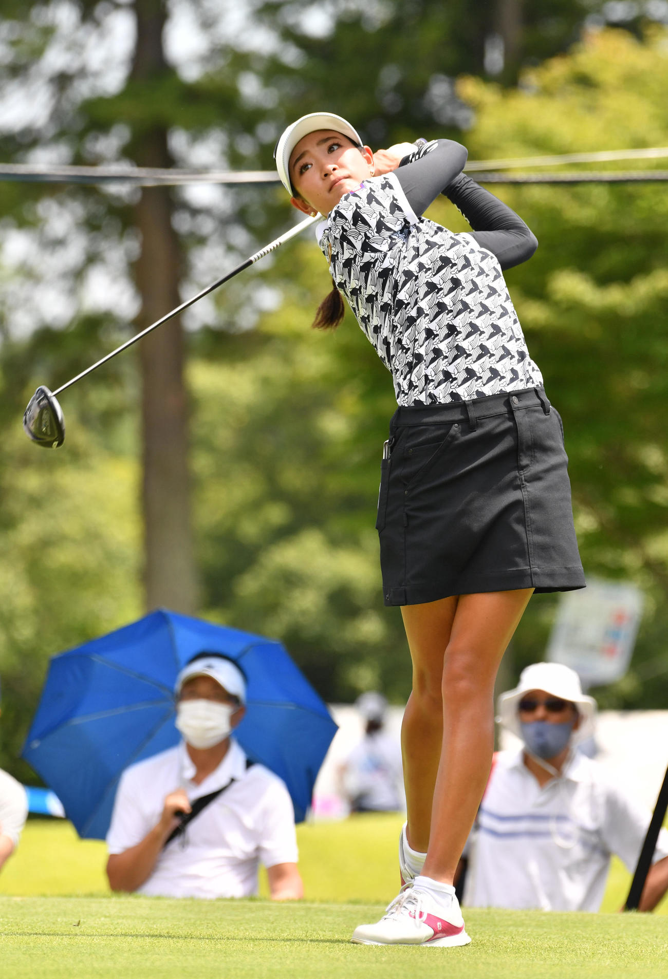 1番、ティーショットを放つ原英莉花（撮影・柴田隆二）