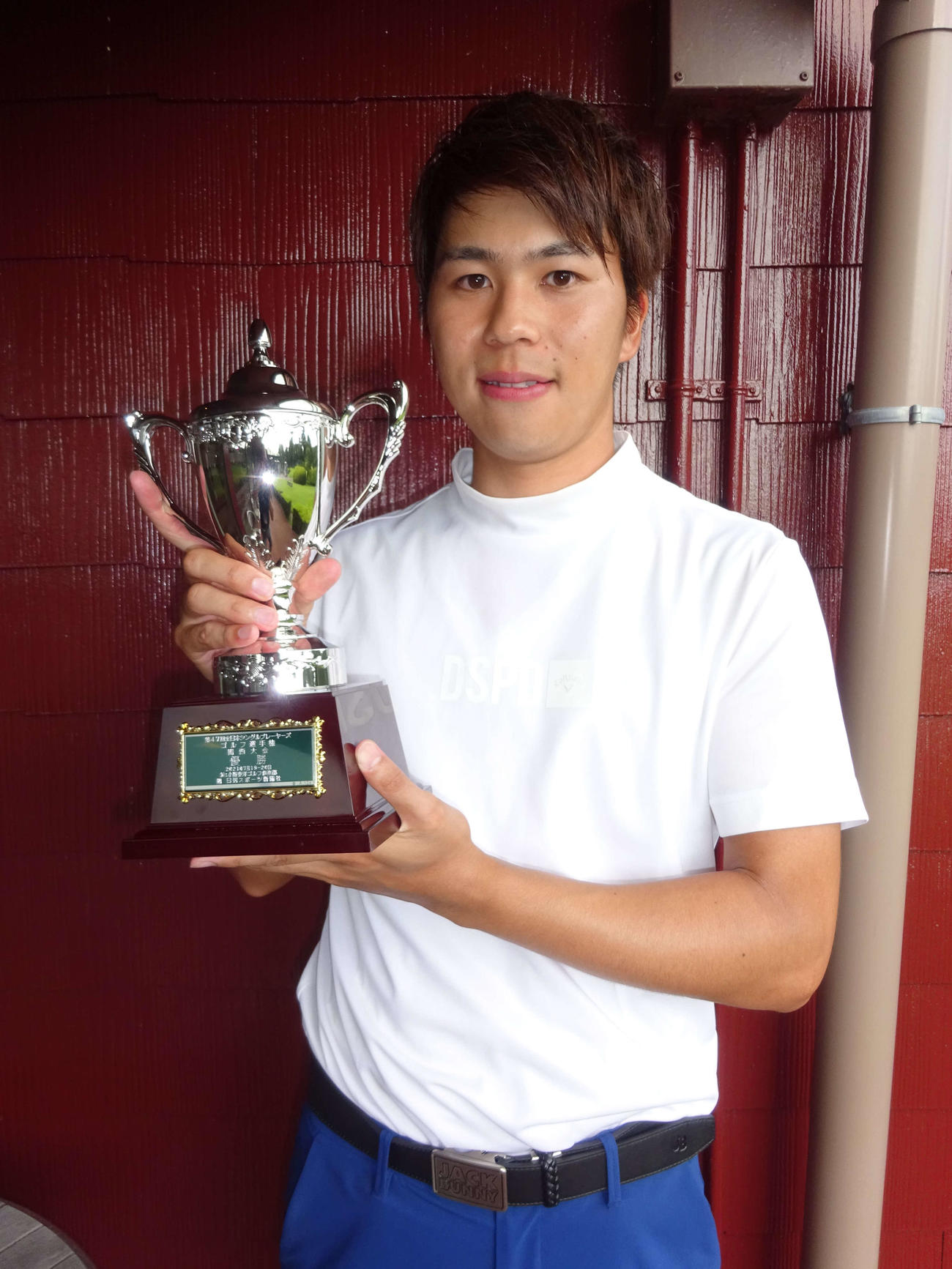 優勝を飾った奥松良太（撮影・加藤裕一）