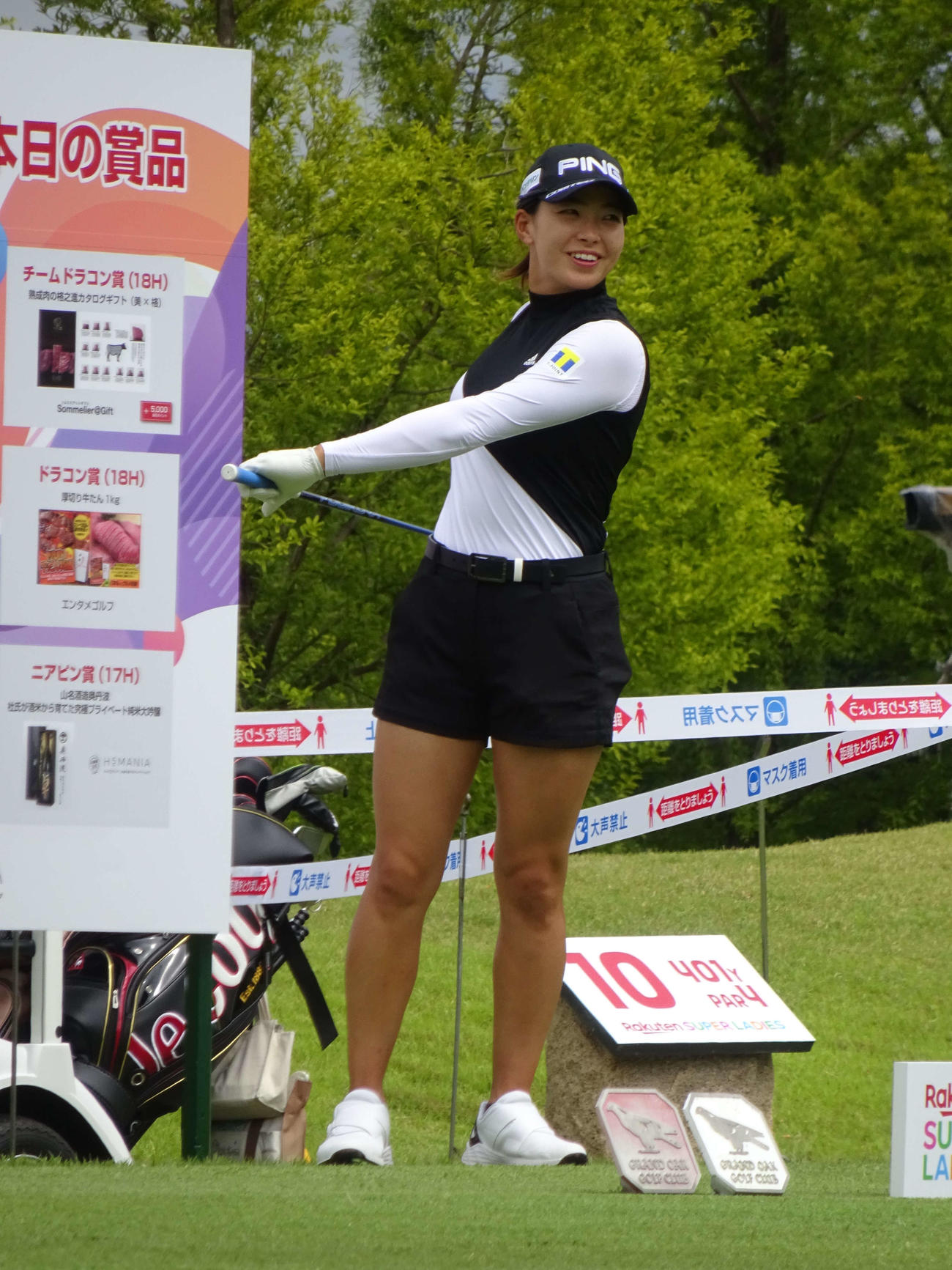 プロアマ戦を回る渋野日向子（撮影・加藤裕一）