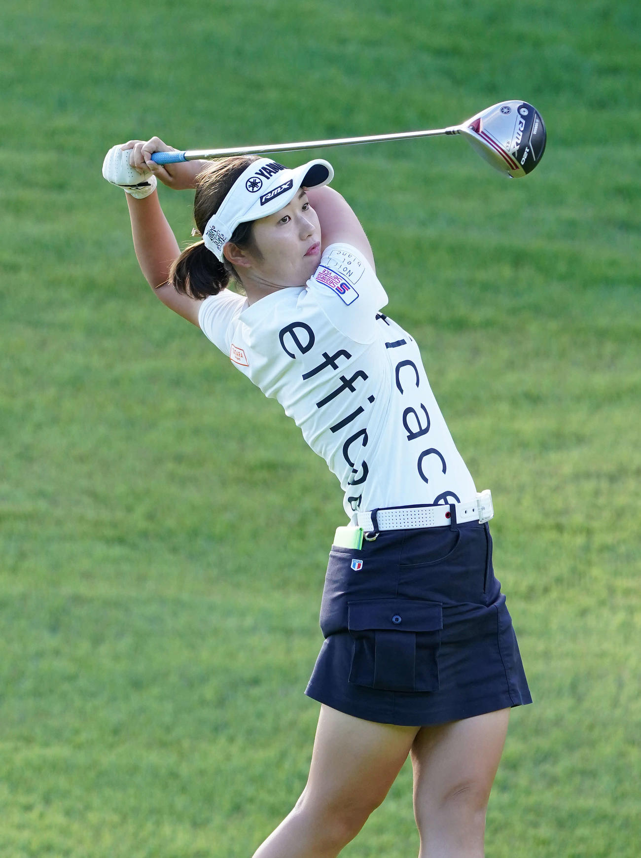 2番、ティーショットを放つ植竹（撮影・河野匠）