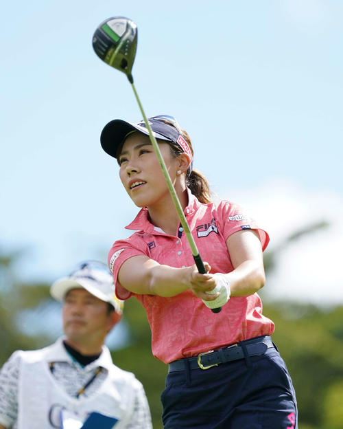 2番、ティーショットを放つ木村（撮影・河野匠）