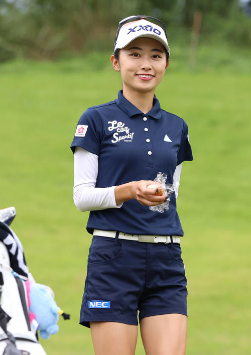 2番、笑顔でセカンド地点に向かう安田祐（撮影・河野匠）
