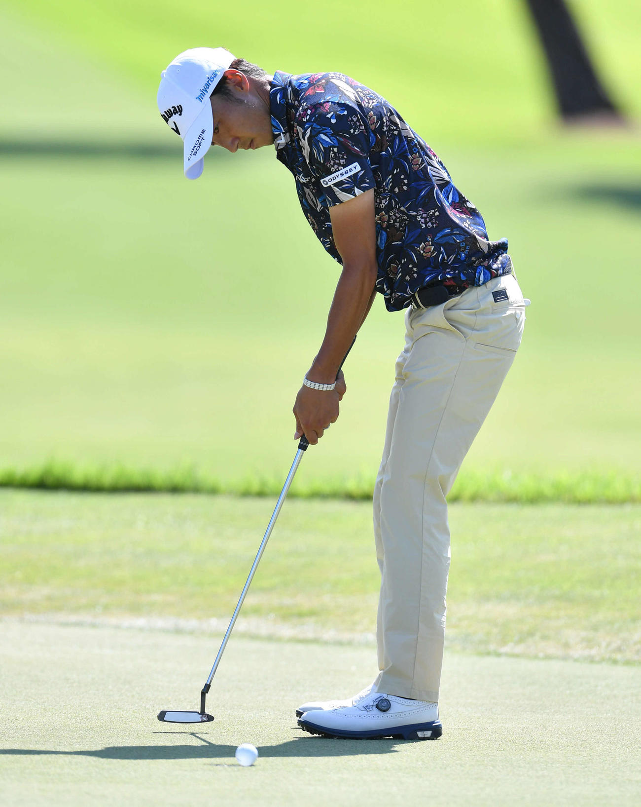 Sansan KBCオーガスタ・3日目　18番、バーディーパットを沈める重永亜斗夢（撮影・岩下翔太）