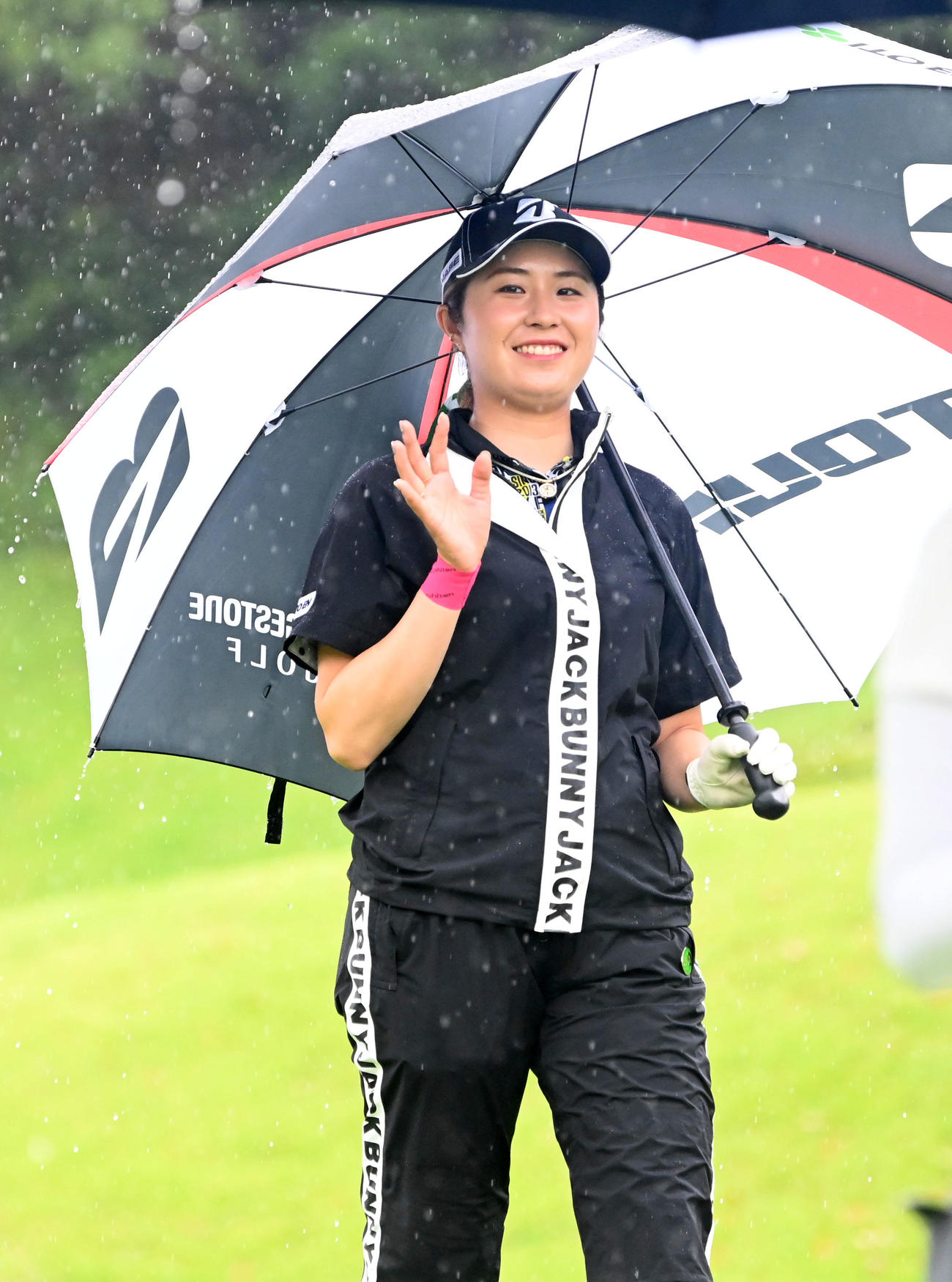 1番、笑顔でスタートする大里（撮影・前岡正明）