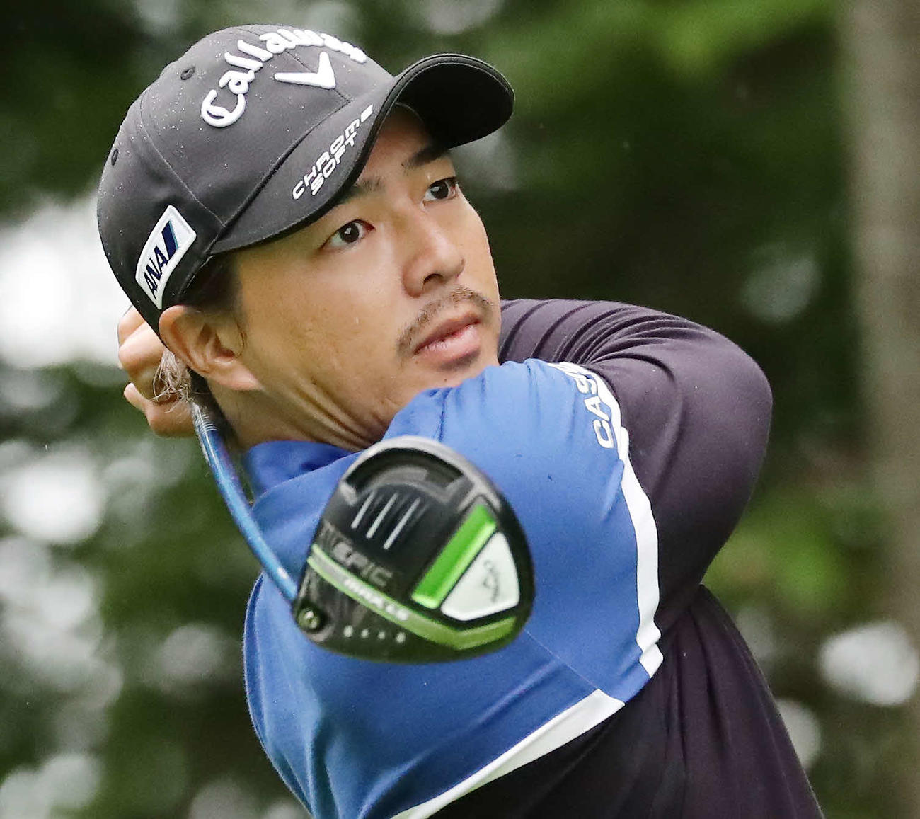 2番、ティーショットを放つ石川遼（撮影・丹羽敏通）