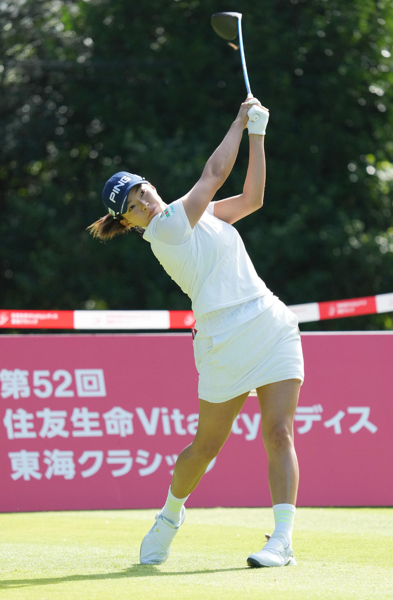 住友生命Vitalityレディス東海クラシック「最終日」　1番、ティーショットを放つ渋野（撮影・森本幸一）