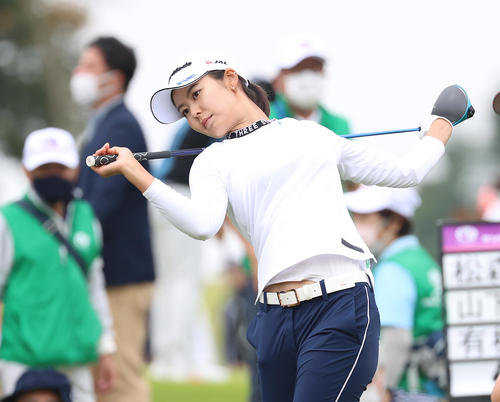 1番、スタート前にストレッチする松森（撮影・河野匠）