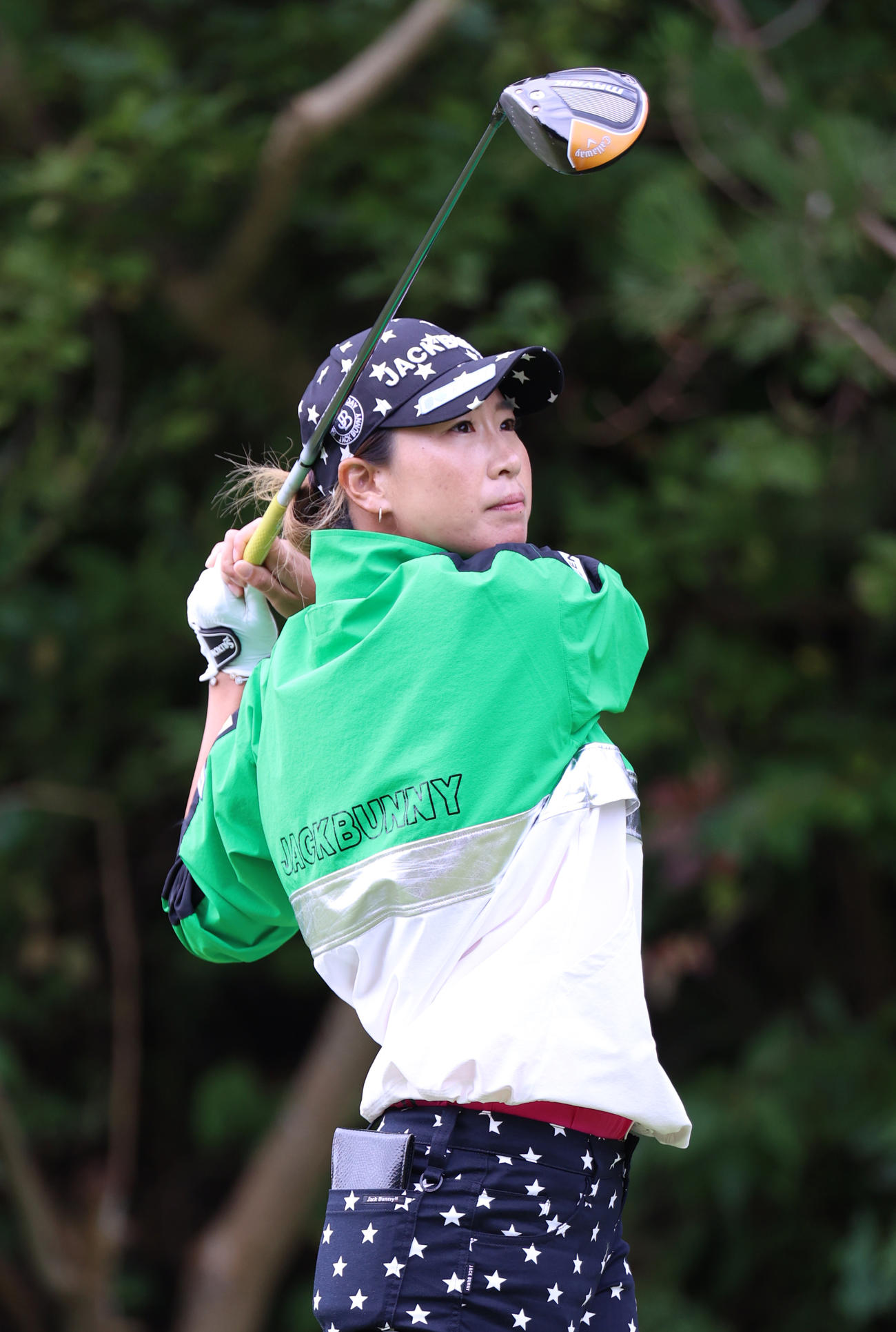 2番、ティーショットを放つ木戸（撮影・河野匠）