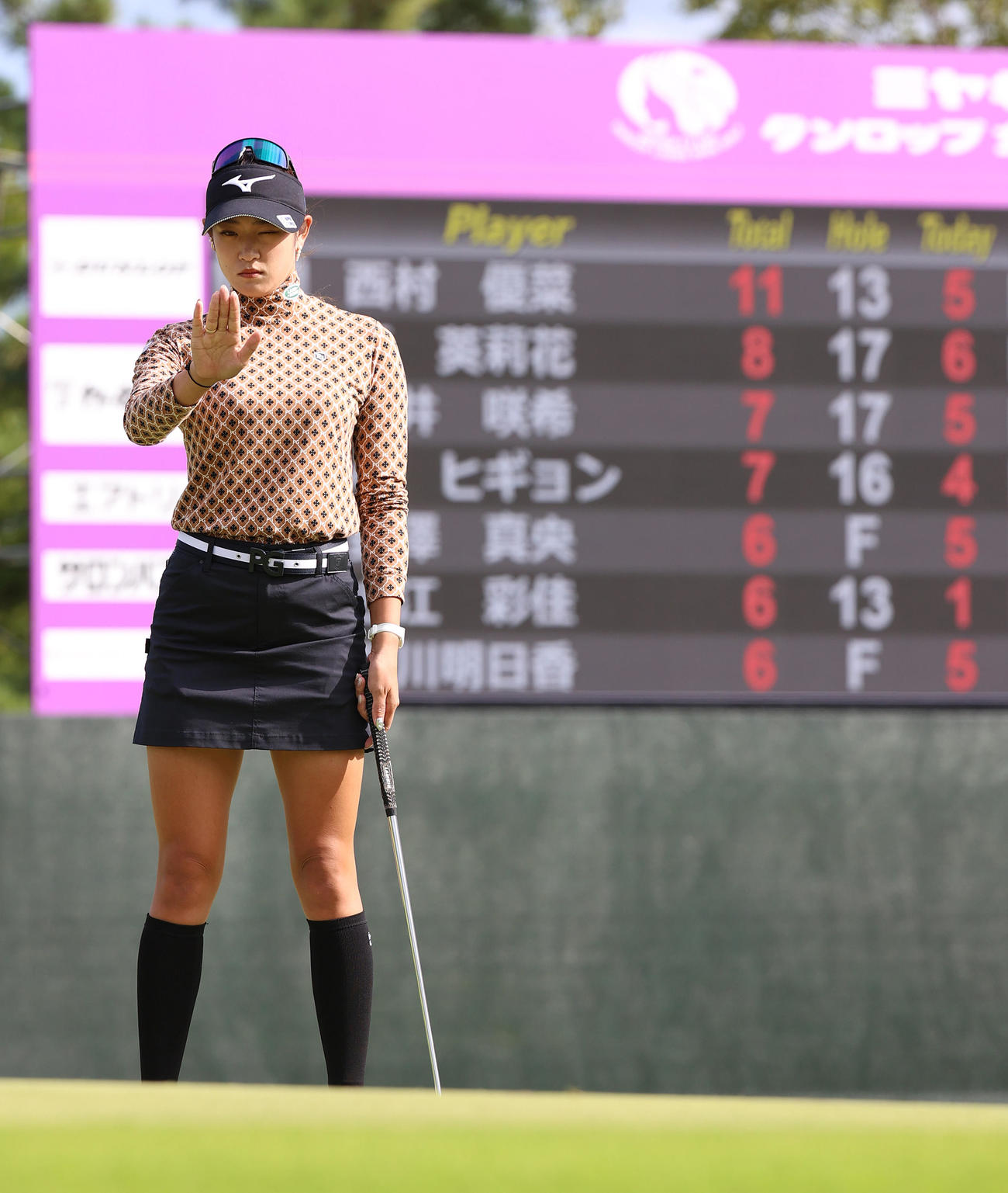18番、単独2位で最終ホールのグリーンに上がった原英（撮影・河野匠）
