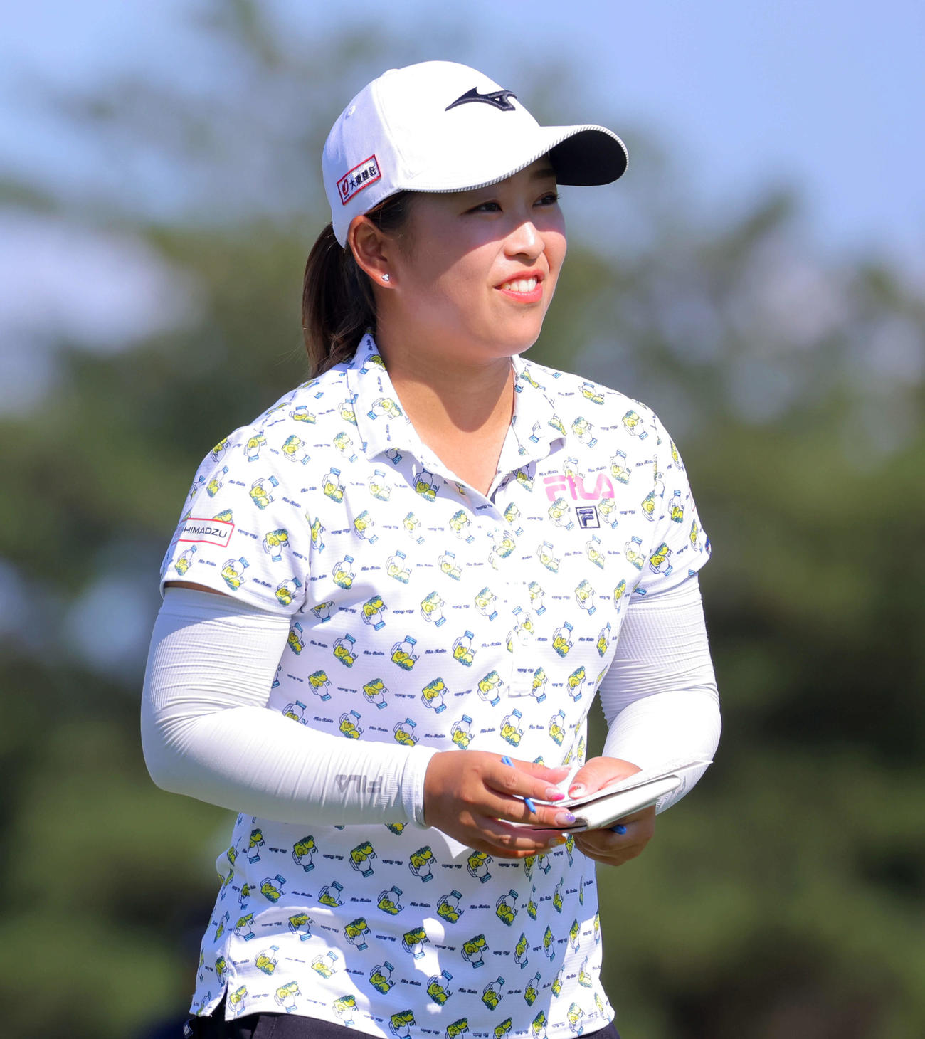 笑顔でホールアウトする西郷（撮影・河田真司）
